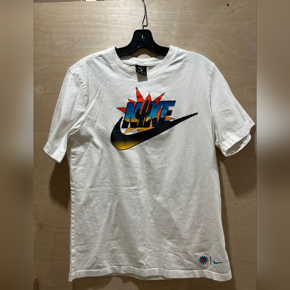 Nike Basketball White Graphic Tee - Picture 1 of 6